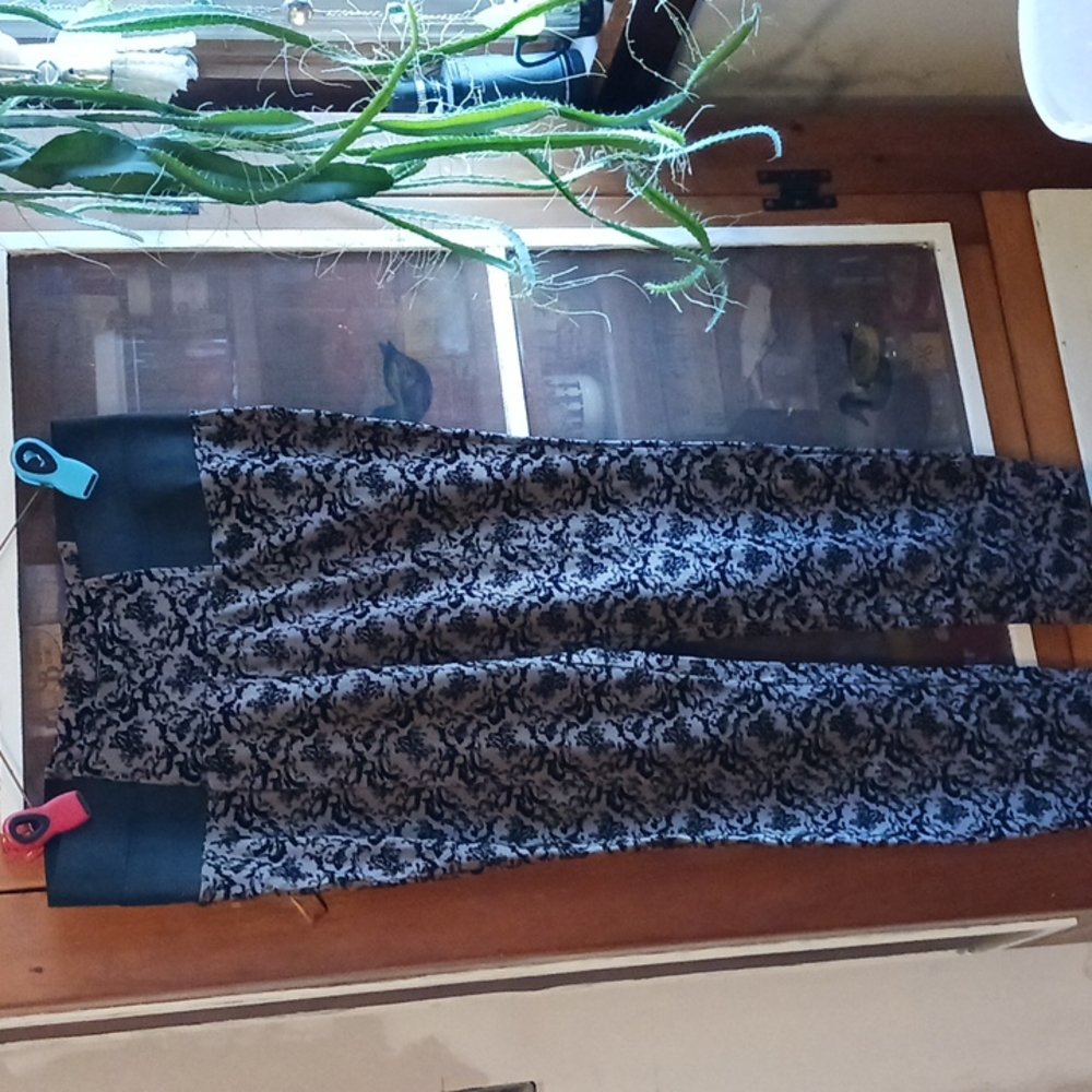 Womans Yoga Pants L One Zone Meditation